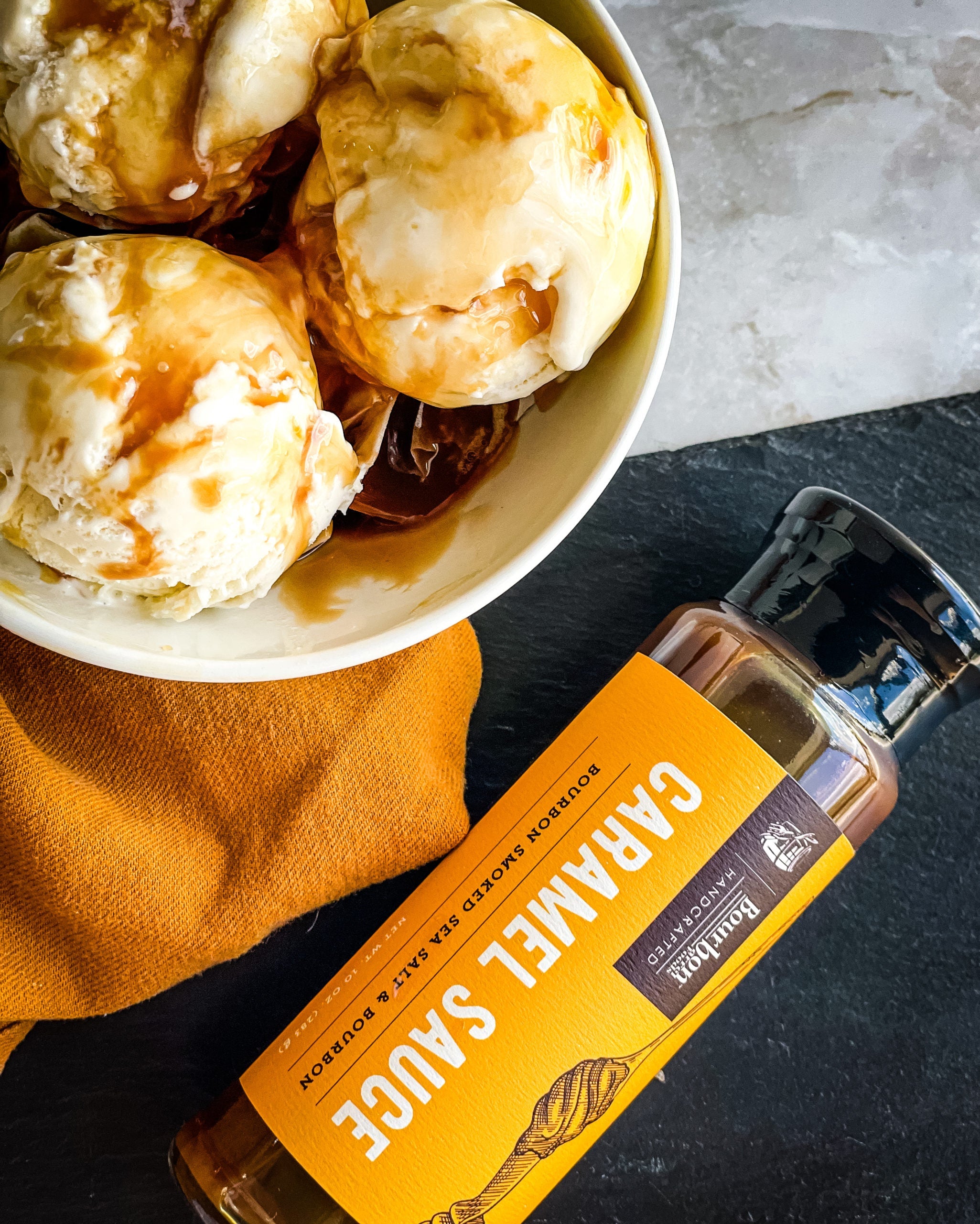 Salsa de caramelo – Sal marina ahumada con bourbon y bourbon