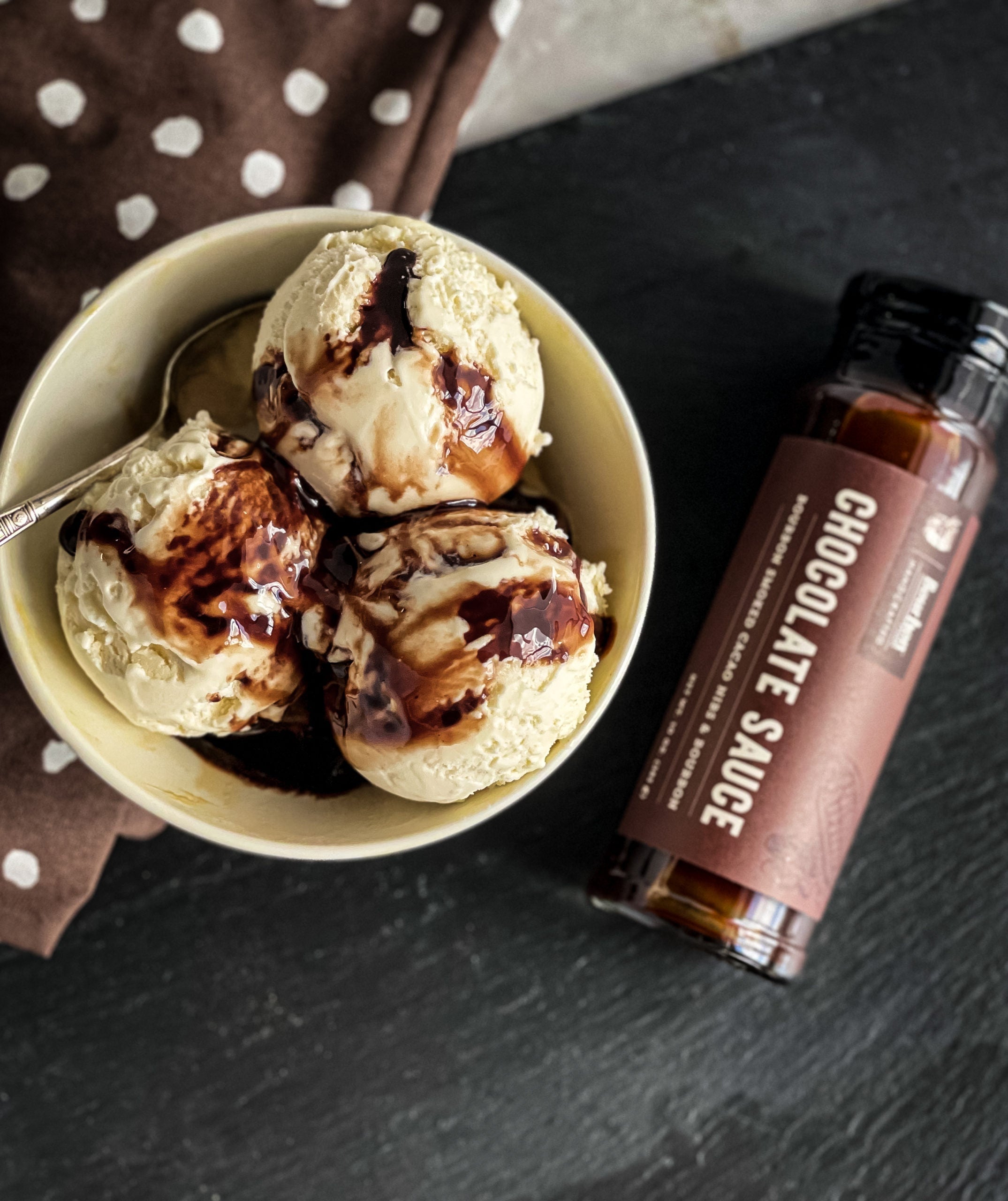 Salsa de chocolate: Nibs de cacao ahumado con bourbon y bourbon