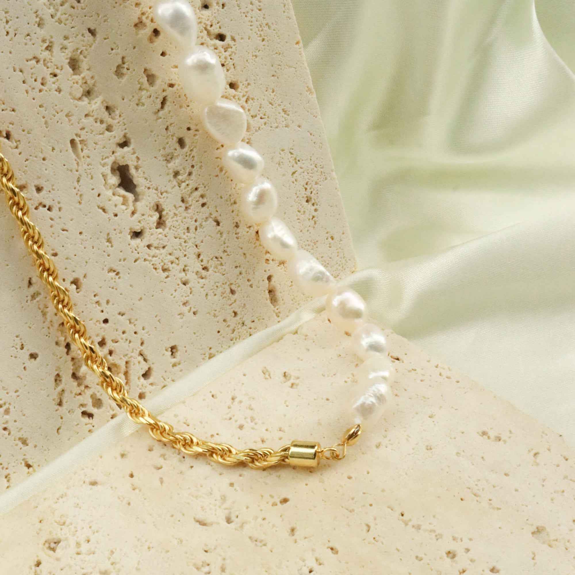 CLARICA PEARL NECKLACE