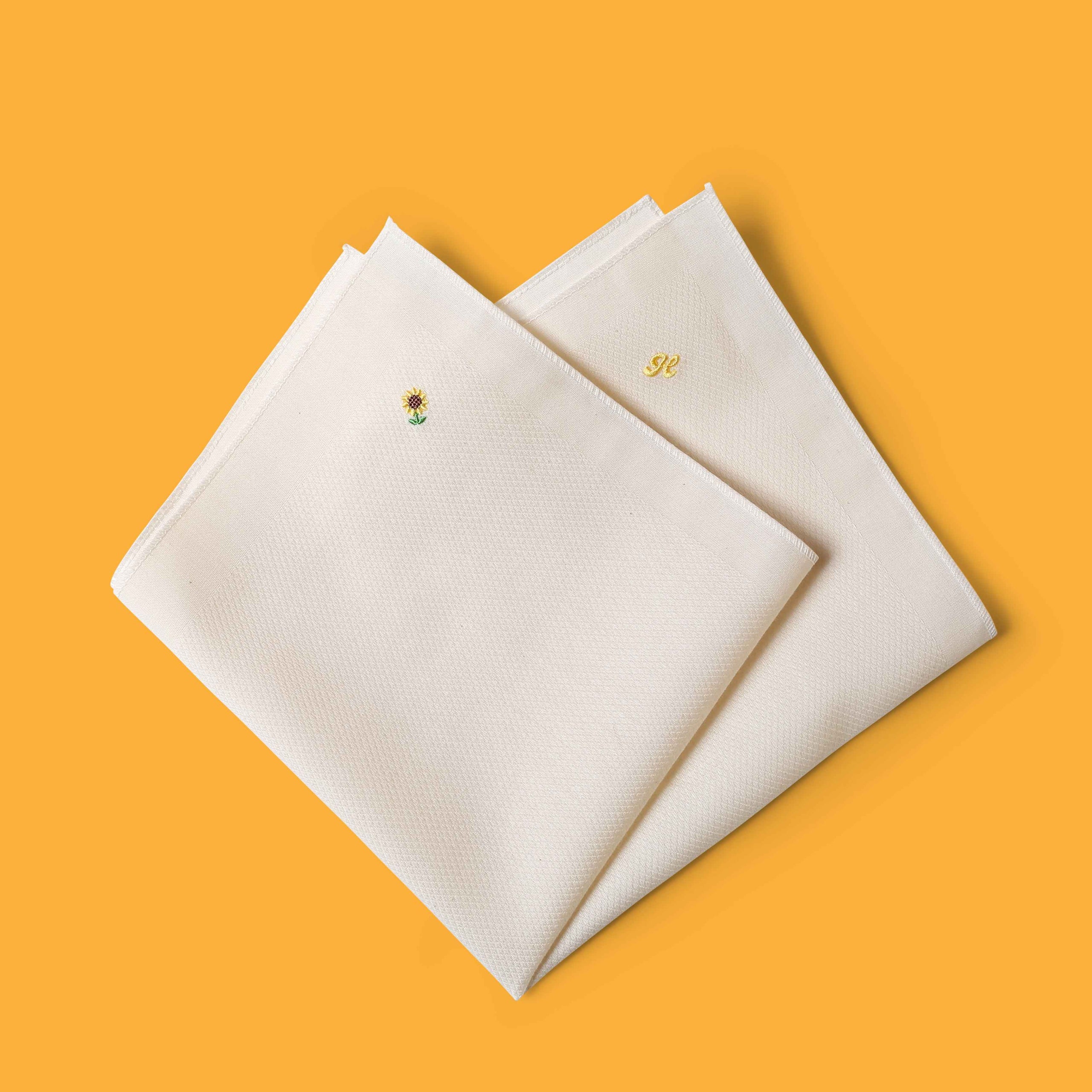 Nuestro pañuelo extra suave y extra sostenible con bordado de girasoles