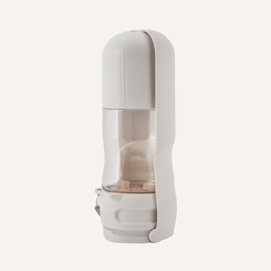 Botella de agua de viaje para perros con porta golosinas: a prueba de fugas y sin BPA, 350 ml