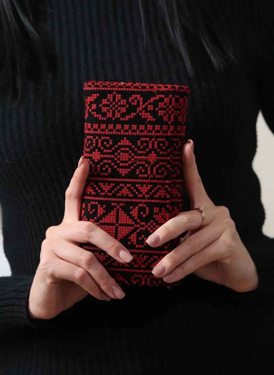 Elegant Embroidered Large Wallet - Spacious & Stylish Accessory