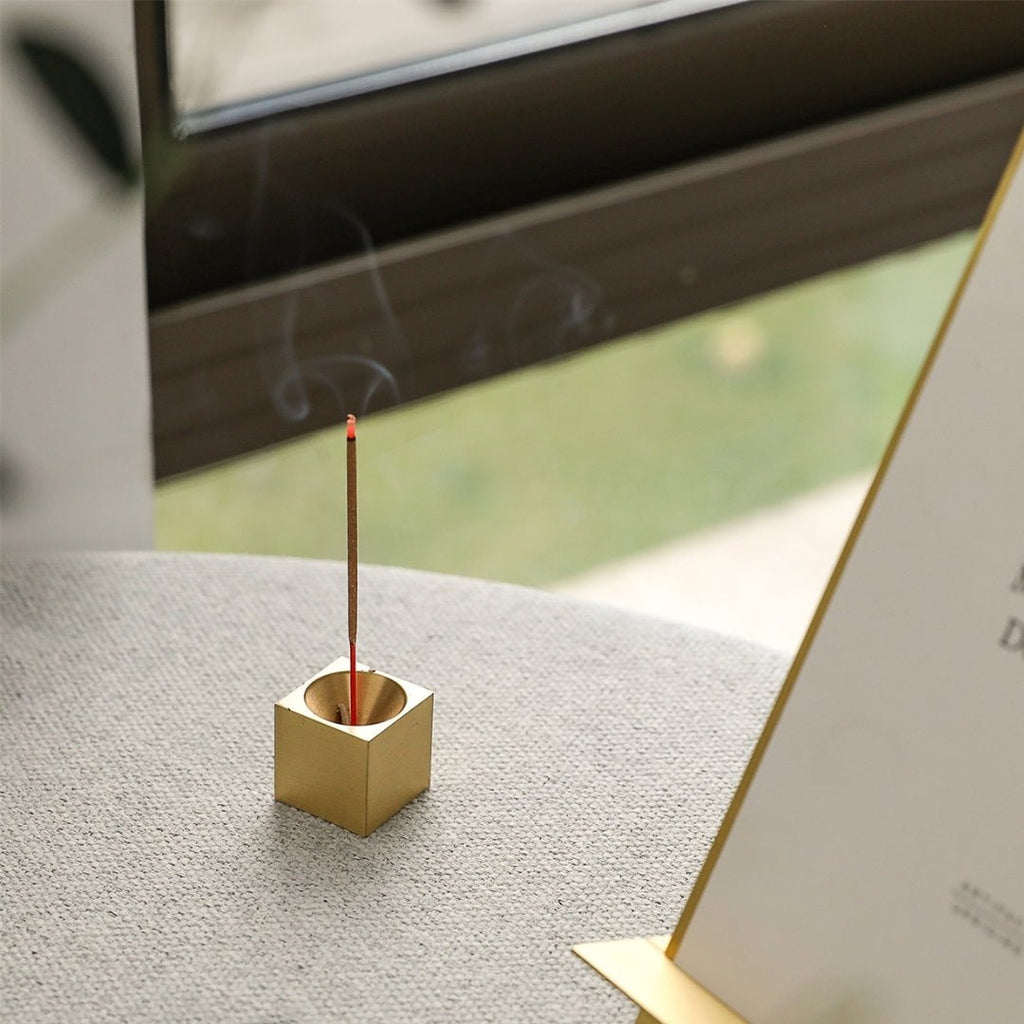 Porte-encens cubique en laiton - Design minimaliste et élégant