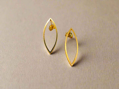 Golden Leaf Elegance Earrings – Elegant Gold Leaf Drop Jewelry