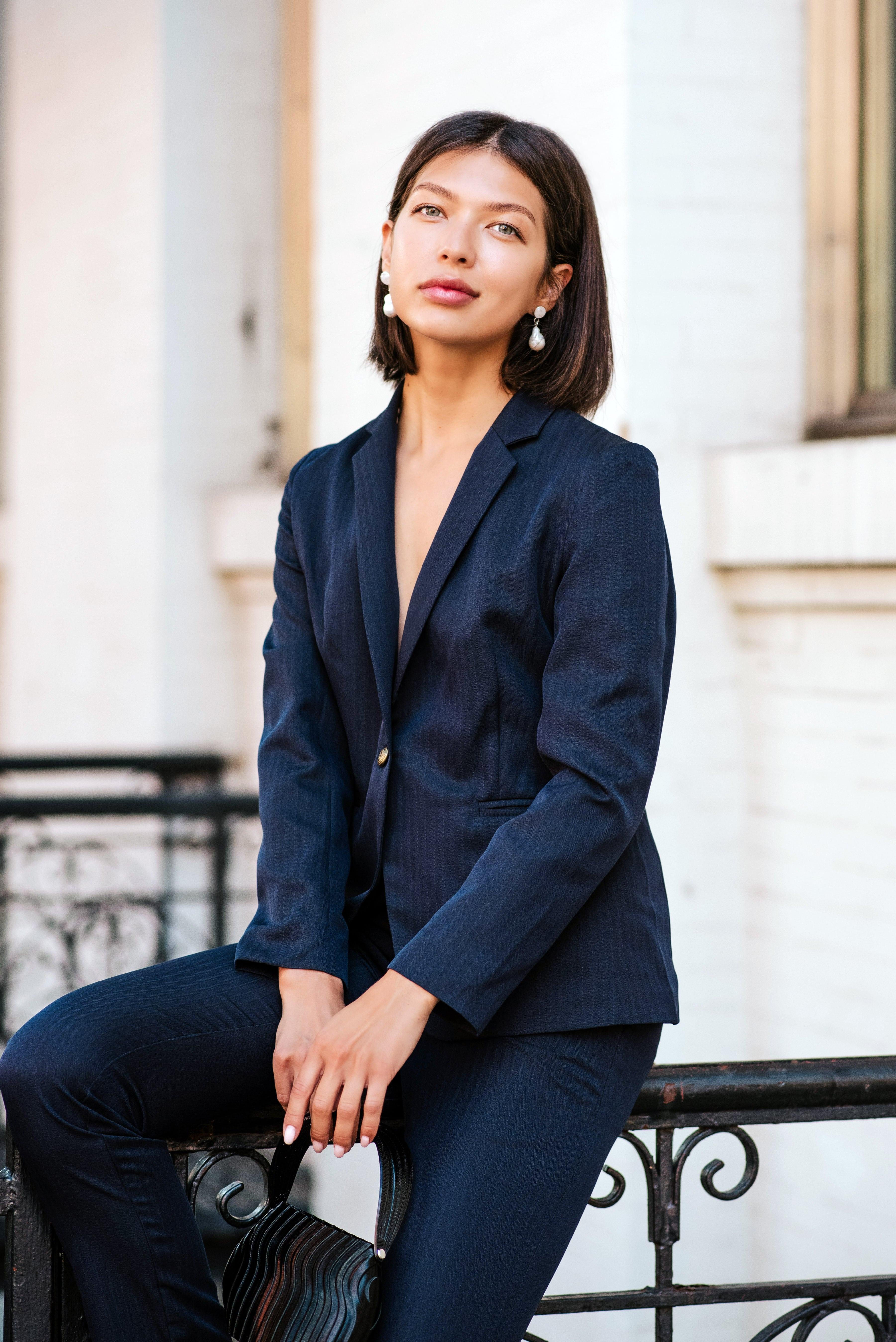 Blazer azul marino de botonadura sencilla con solapas de pico – Chaqueta de sastre para mujer