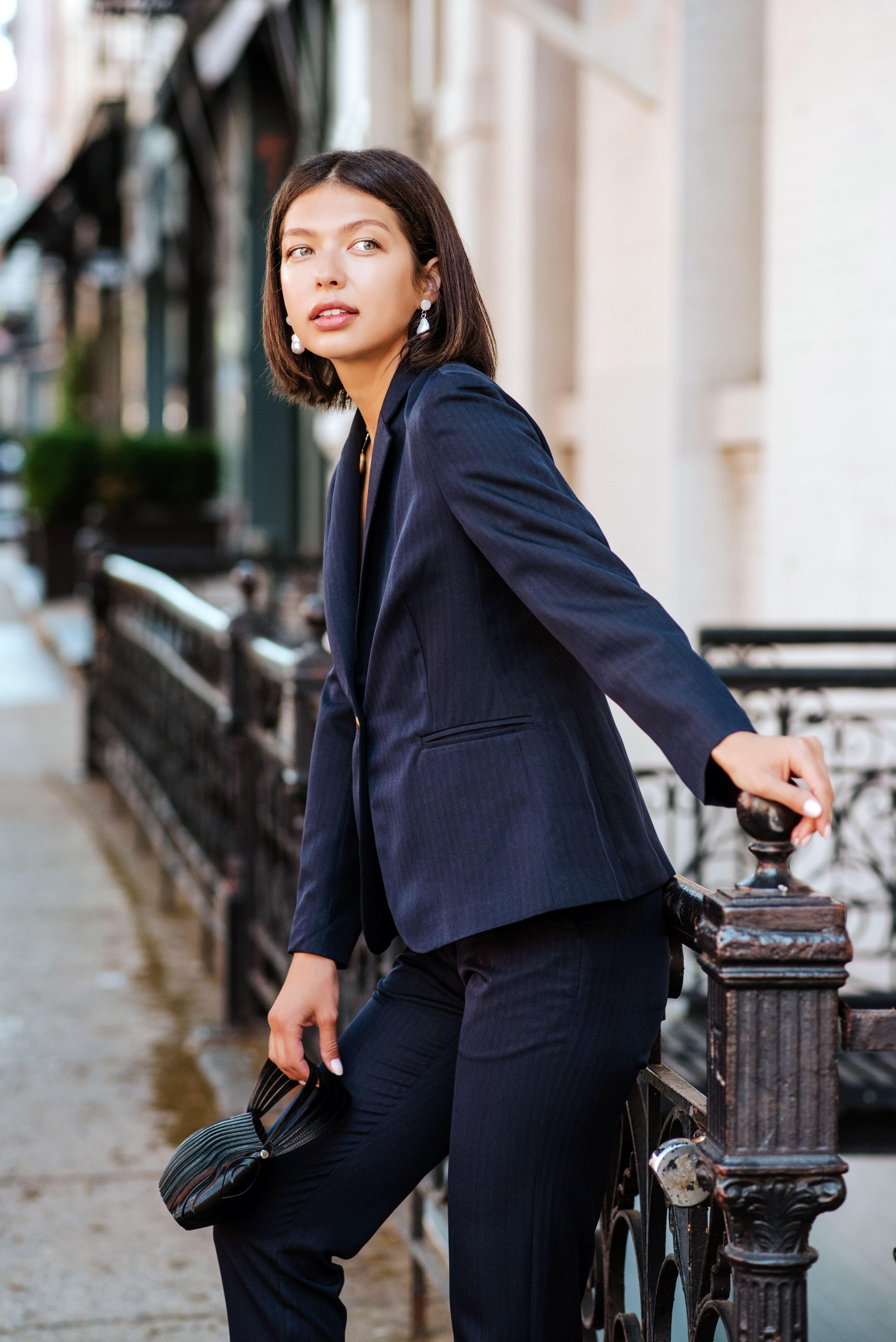 Blazer azul marino de botonadura sencilla con solapas de pico – Chaqueta de sastre para mujer