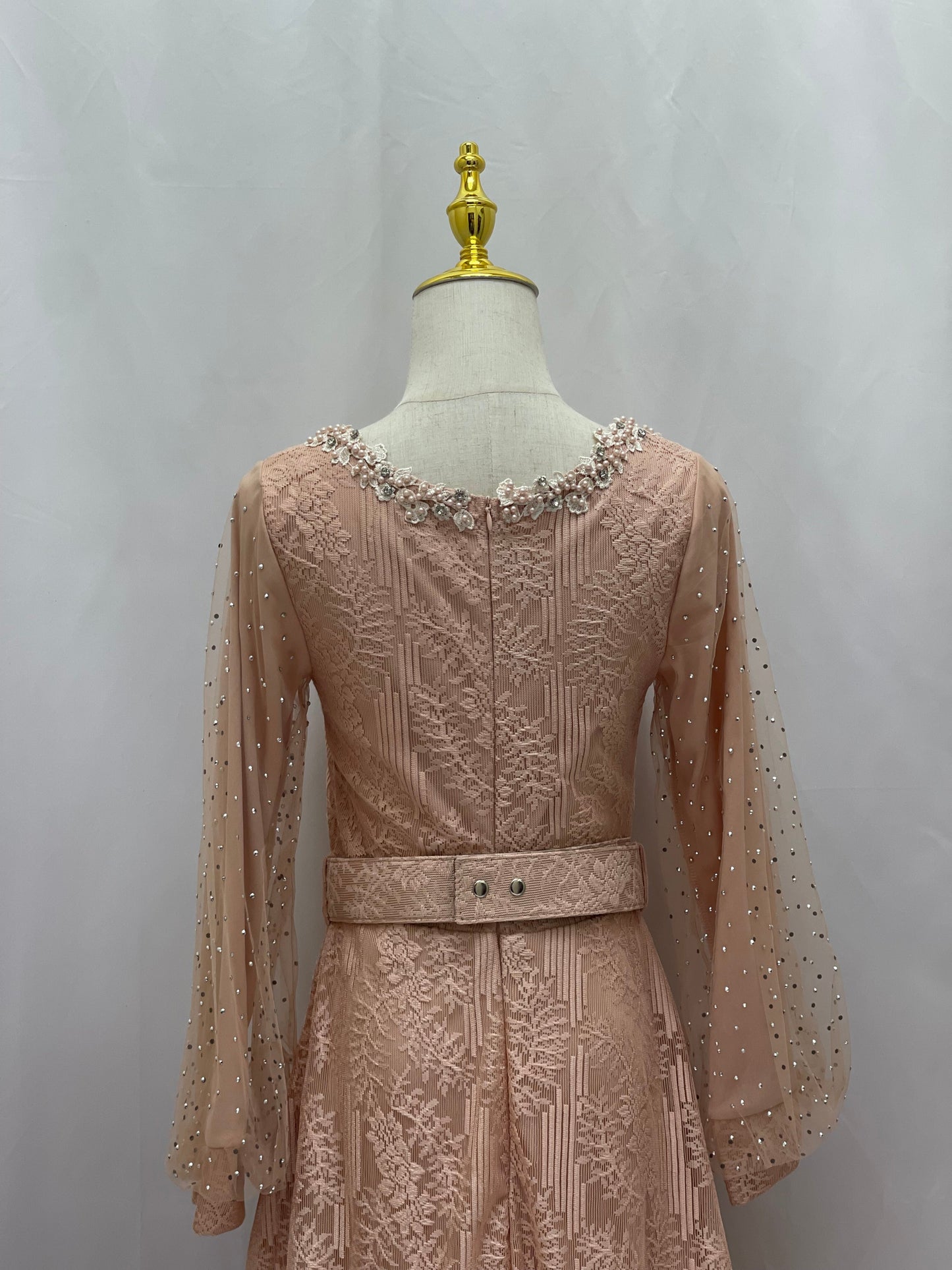 Elegant Lace Dress: Timeless Sophistication & Classic Beauty