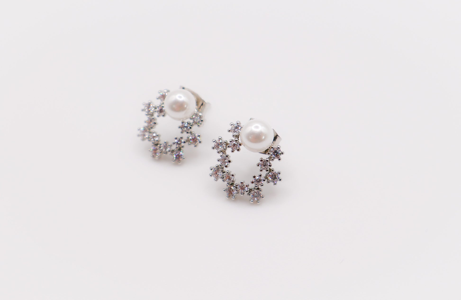 Pearlescent Elegance White Gold Earrings - Lolomo!
