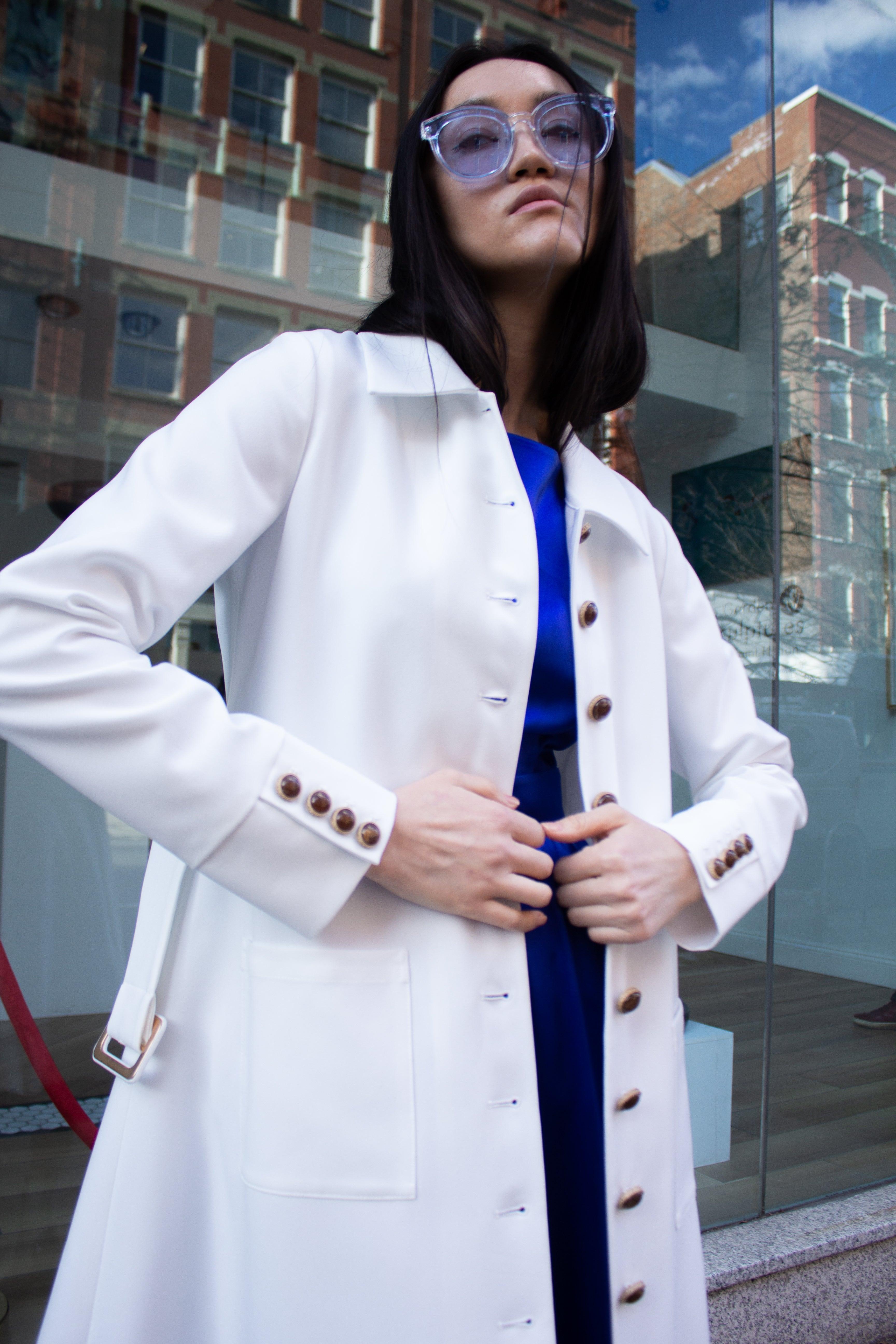 Abrigo blanco Monique: abrigo largo elegante para mujer