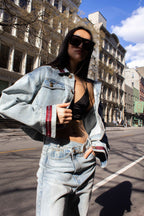 Chaqueta vaquera Danielle con forro rojo – Estilo casual para mujer