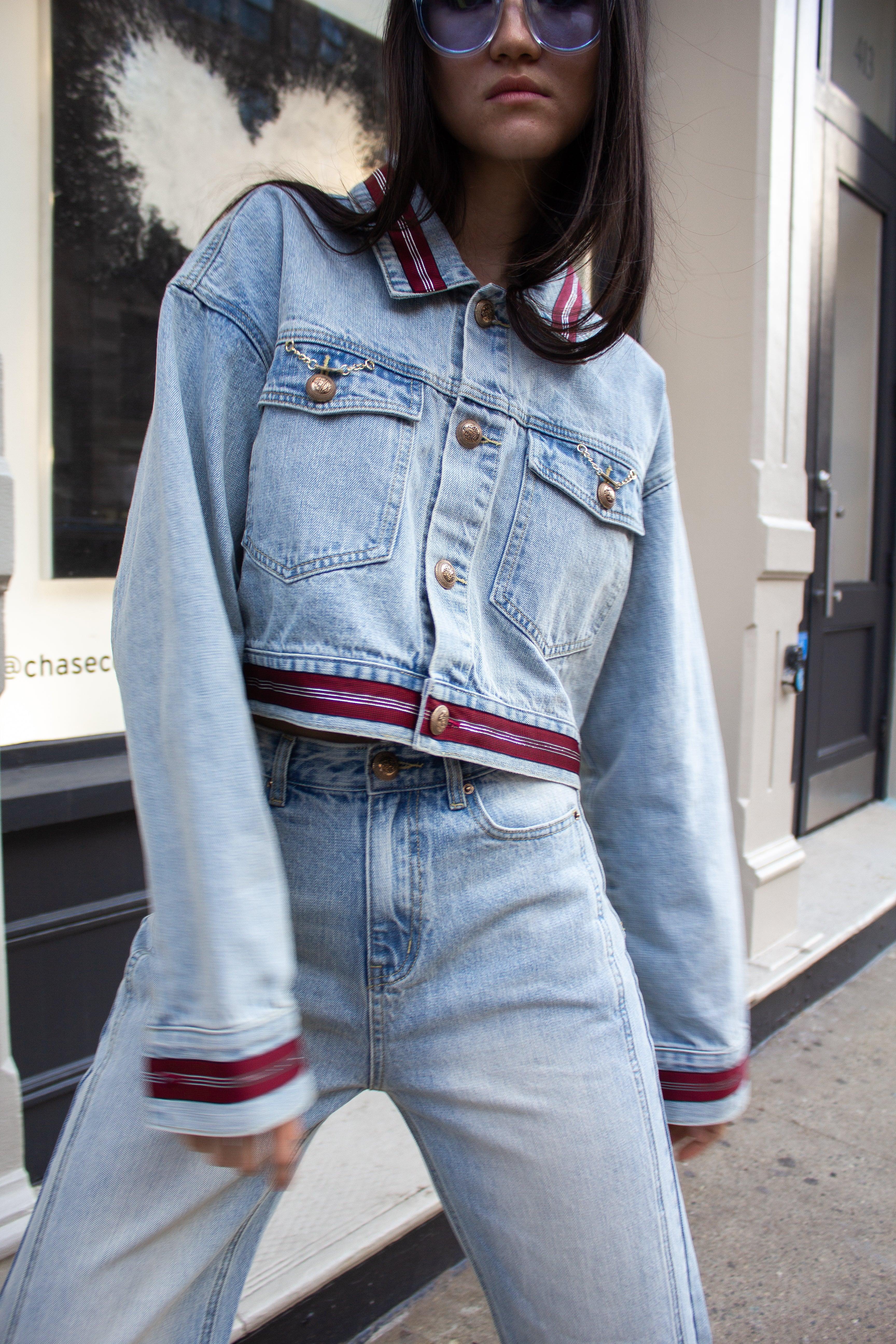 Chaqueta vaquera Danielle con forro rojo – Estilo casual para mujer