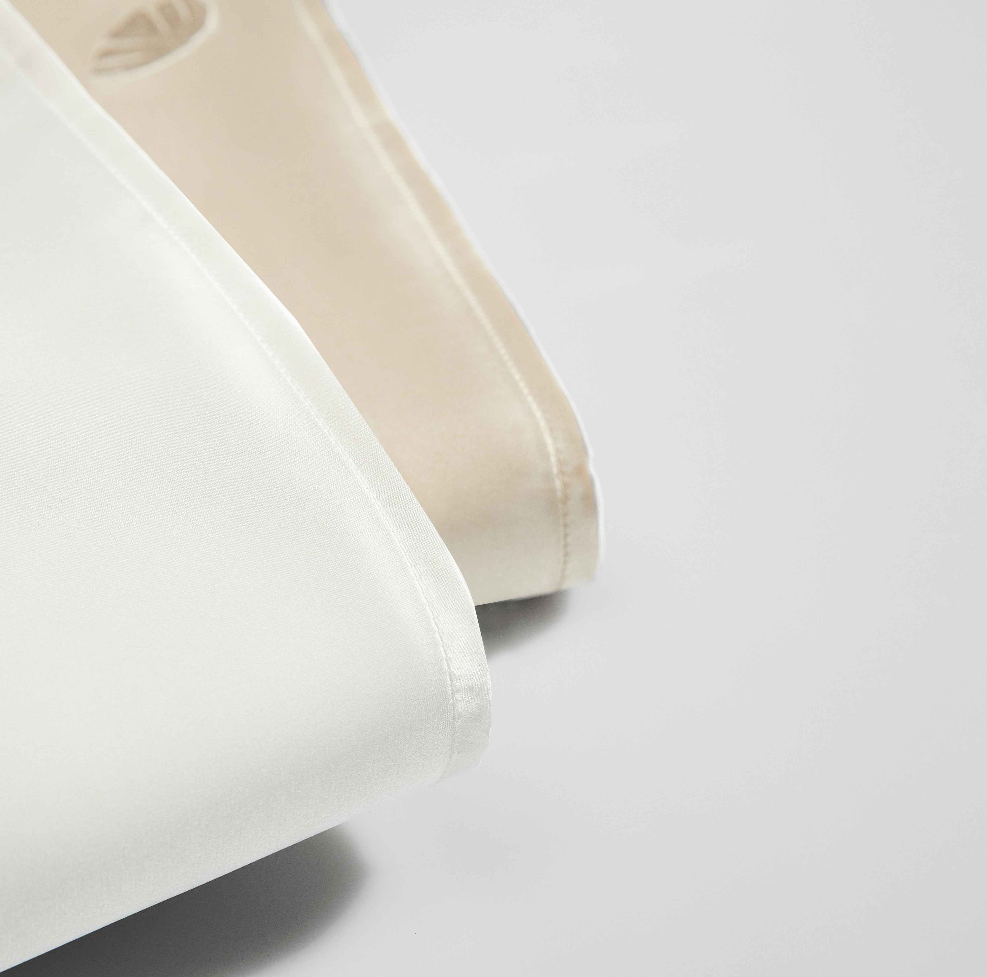 La Seta Silk Pillowcase with Embroidery - Lolomo!