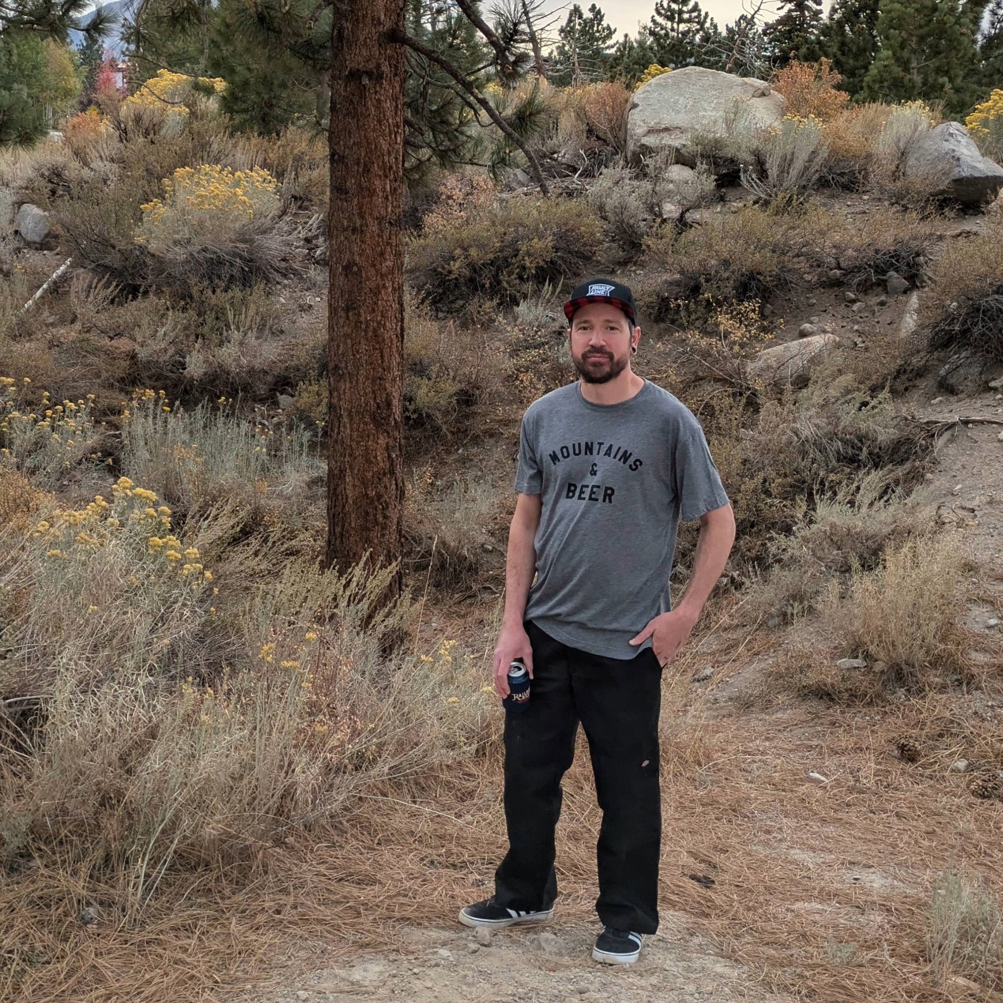 Mountains & Beer Sustainable Tee - Dark Heather Gray - Lolomo!