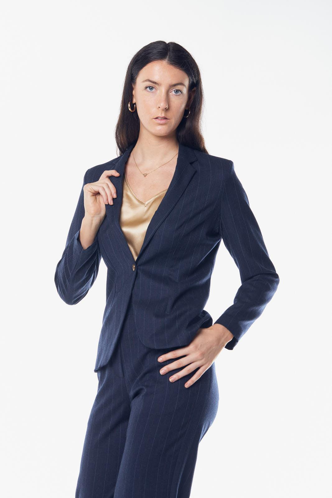 Blazer clásico italiano de lana para mujer: un blazer a medida atemporal