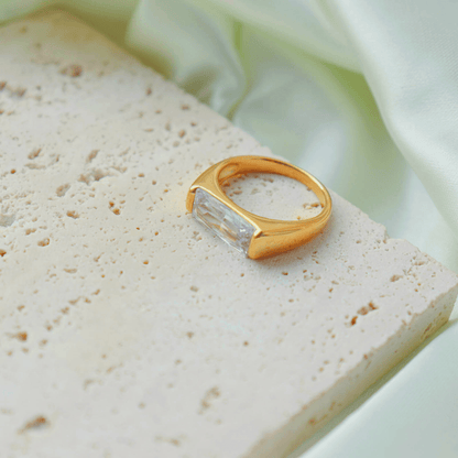 JOLIE CRYSTAL RING - Lolomo!