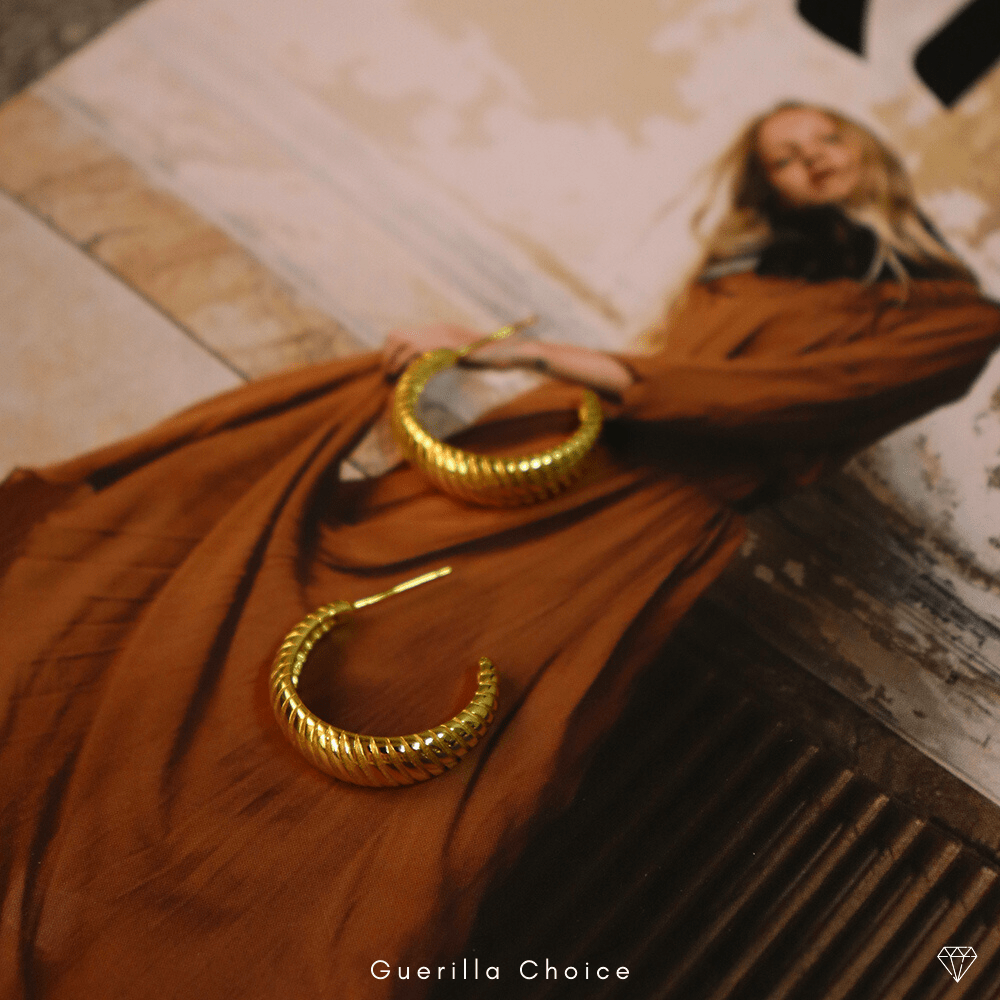 LA ELYSE GOLD EARRINGS - Lolomo!