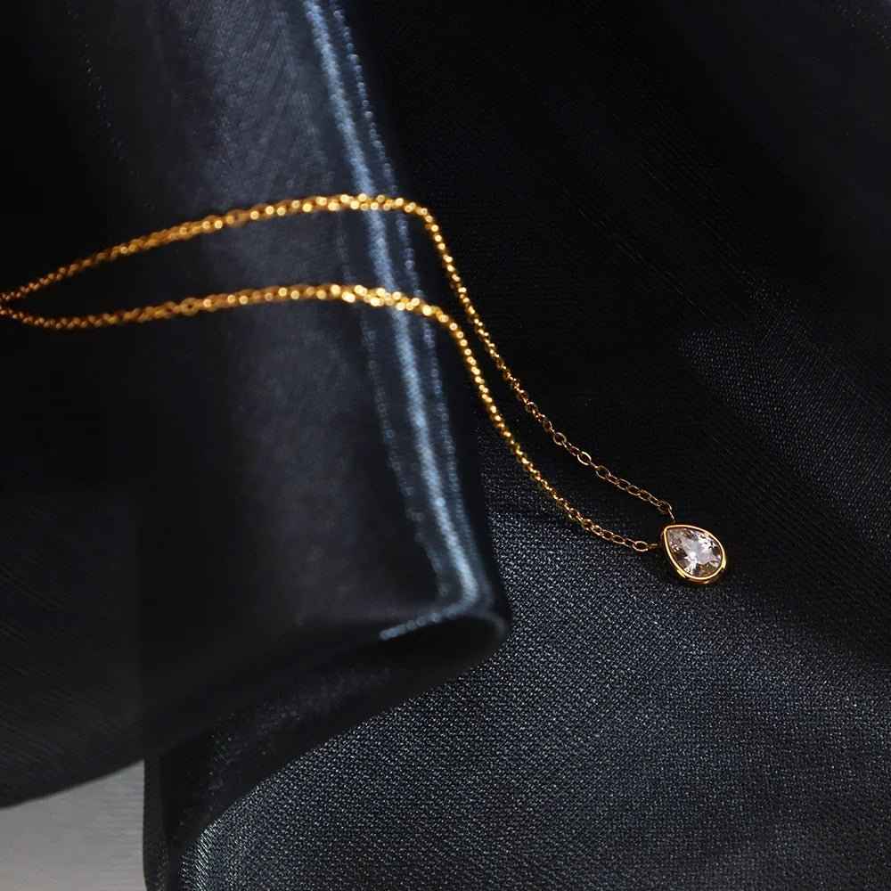 Larme de Lumière Necklace