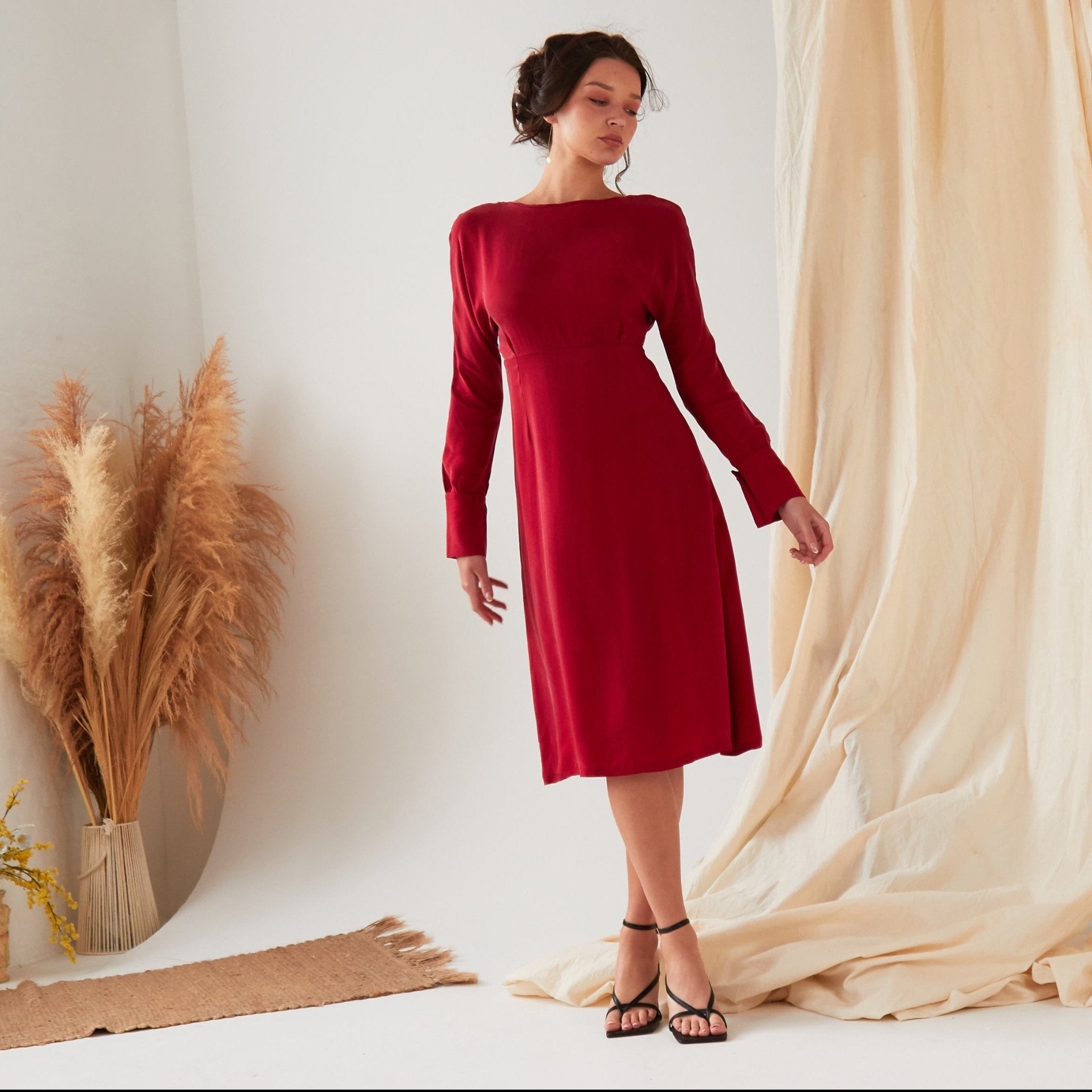 Long Sleeve Red Midi Dress - Lolomo!