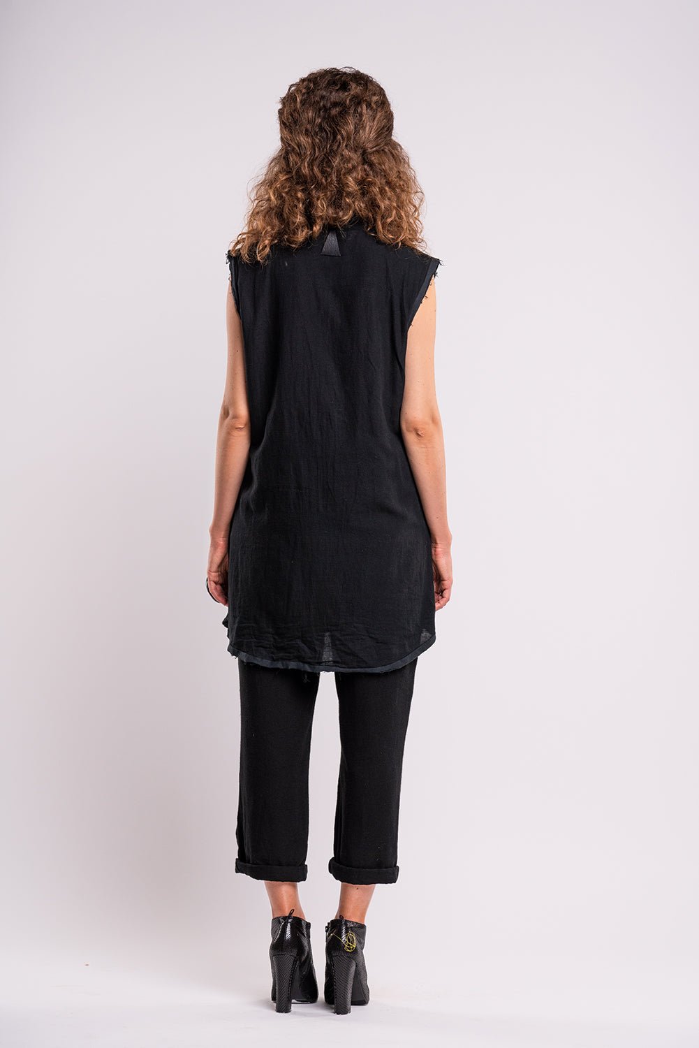 Raw Sleeveless Shirt - Lolomo!
