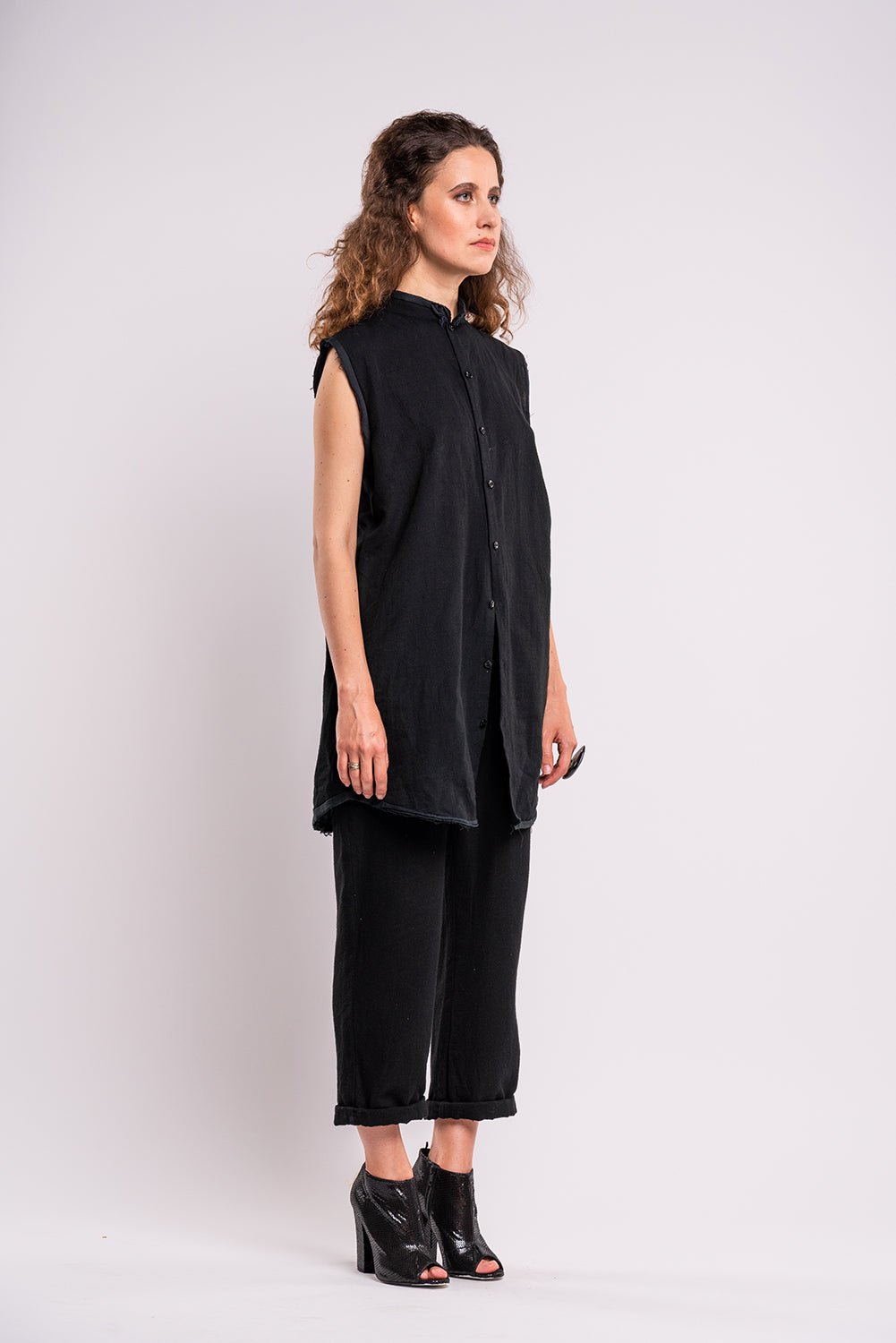 Raw Sleeveless Shirt - Lolomo!