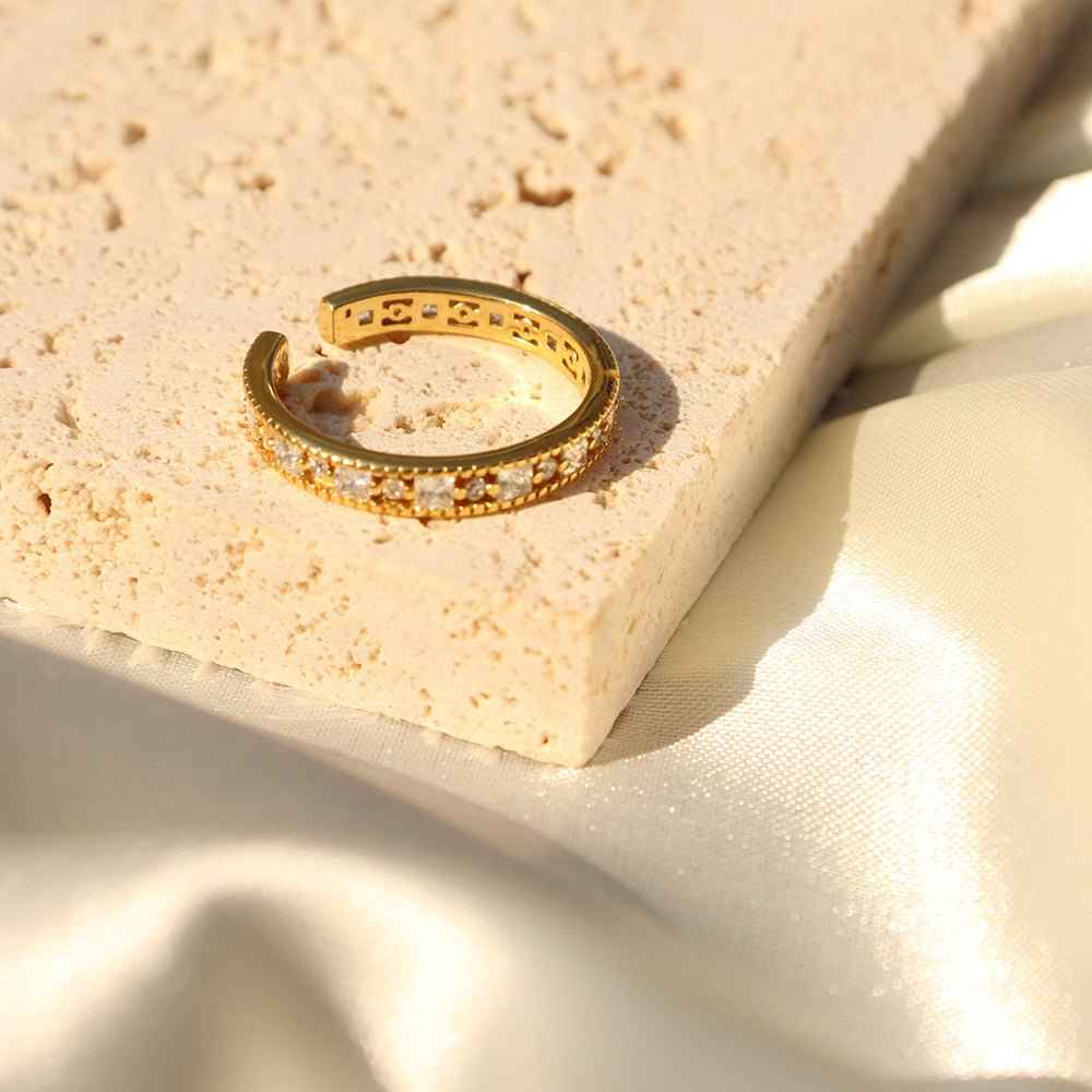 VICTORINE ROY CRYSTAL RING